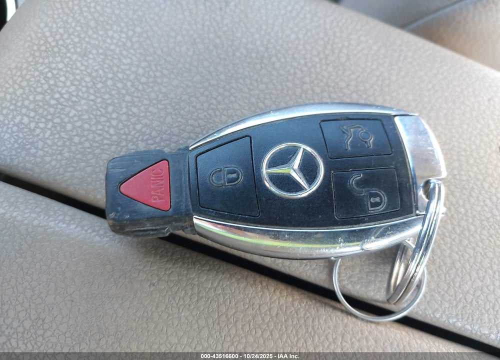 2011 MERCEDES-BENZ C 300 SPORT VIN: WDDGF5EB7BR135730