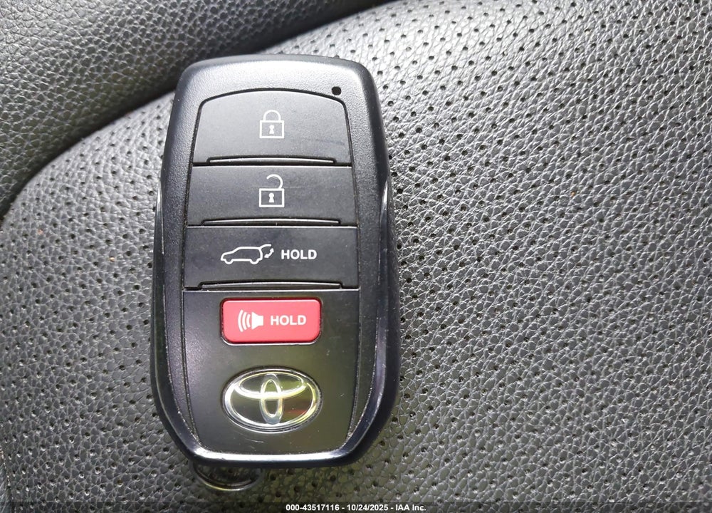 2024 TOYOTA GRAND HIGHLANDER XLE VIN: 5TDAAAB5XRS024297