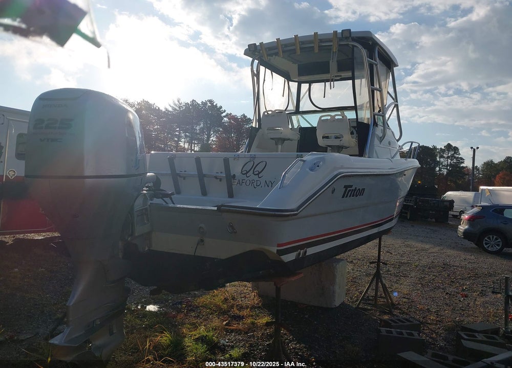 2003 TRITON 248 BOAT VIN: TJZ3W1061203