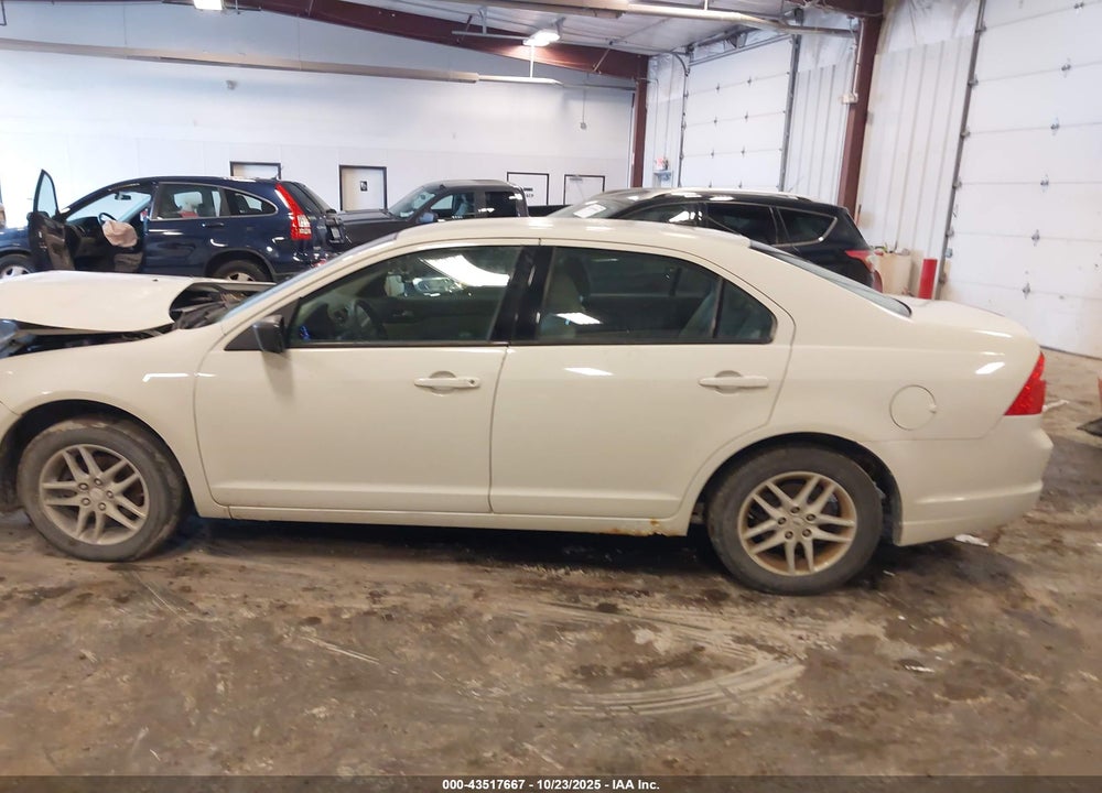 2011 FORD FUSION VIN: 3FAHP0GA3BR342032