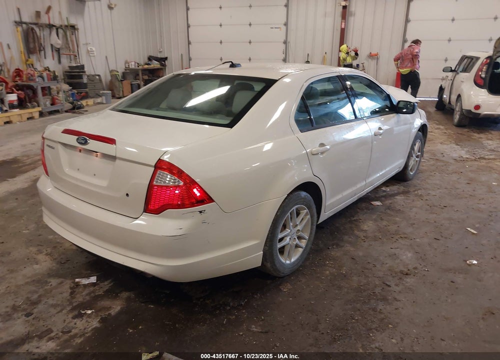 2011 FORD FUSION VIN: 3FAHP0GA3BR342032