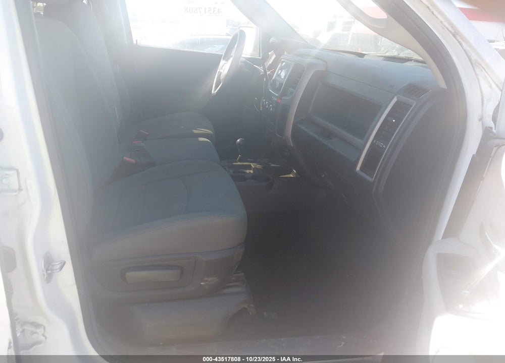 2015 RAM 2500 VIN: 3C6TR5CT0FG635561