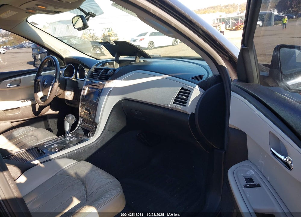 2011 CHEVROLET TRAVERSE VIN: 1GNKVLED2BJ376372