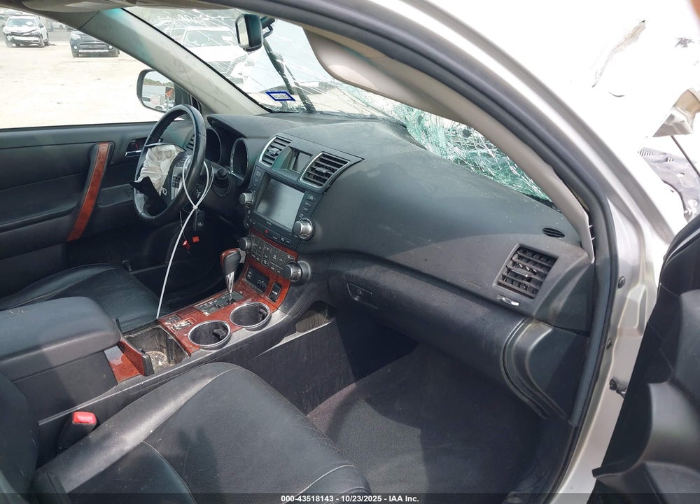 2011 TOYOTA HIGHLANDER LIMITED V6 VIN: 5TDDK3EH1BS090240