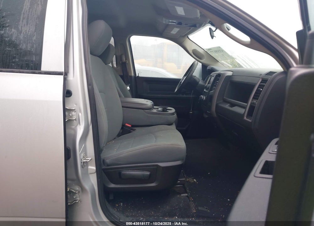 2017 RAM 1500 EXPRESS 4X4 6'4 BOX VIN: 1C6RR7FT2HS838061