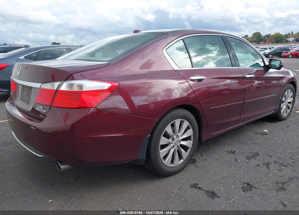 2015 HONDA ACCORD TOURING VIN: 1HGCR3F95FA020002