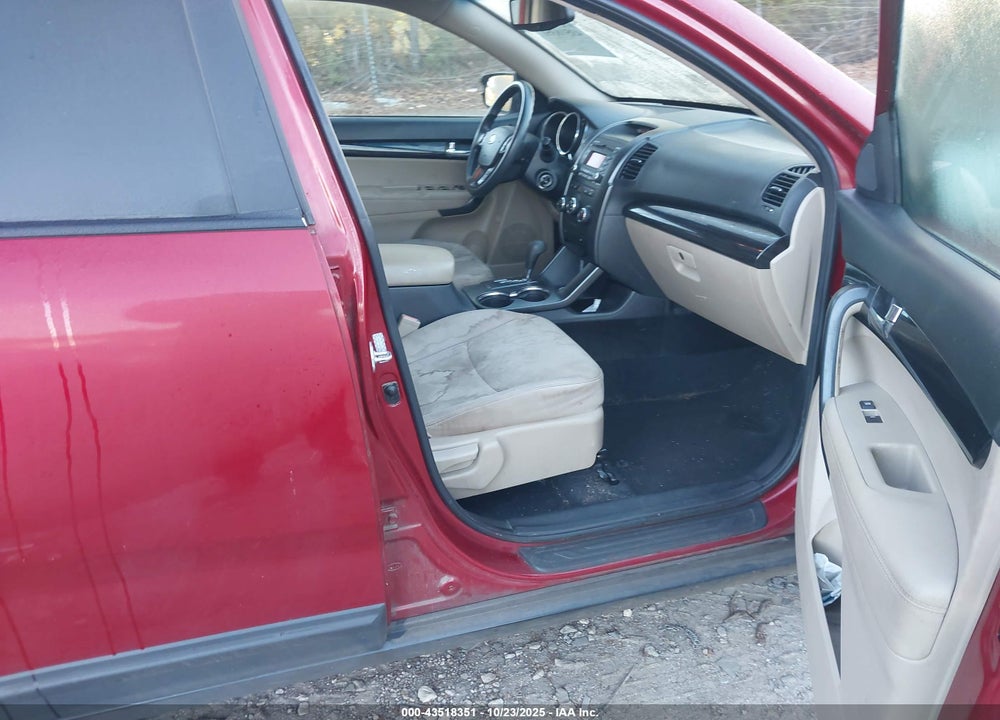 2011 KIA SORENTO LX VIN: 5XYKT4A19BG033462