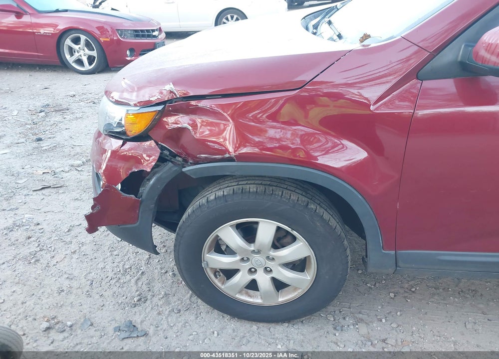 2011 KIA SORENTO LX VIN: 5XYKT4A19BG033462