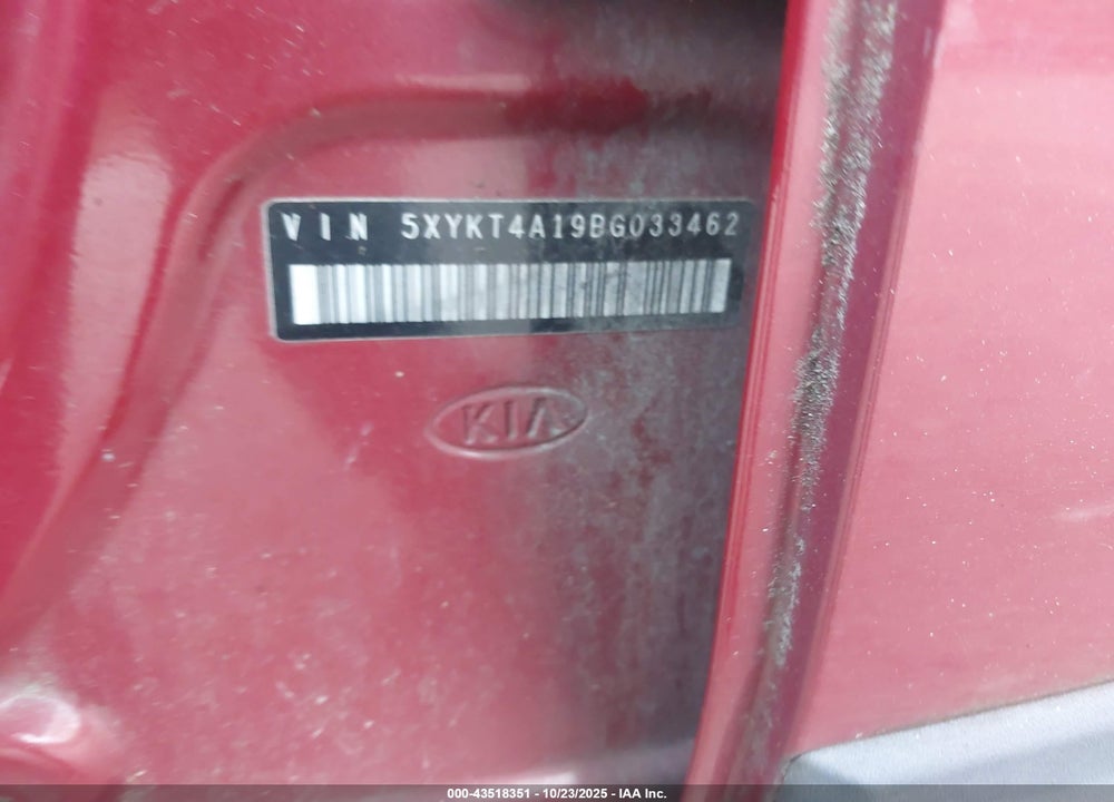 2011 KIA SORENTO LX VIN: 5XYKT4A19BG033462