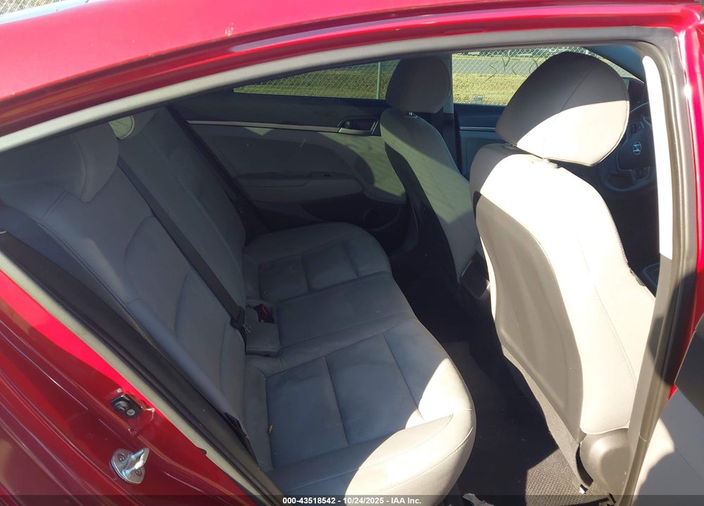 2017 HYUNDAI ELANTRA SE VIN: KMHD74LF9HU424653