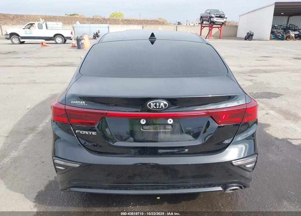 2019 KIA FORTE LXS VIN: 3KPF24ADXKE135655