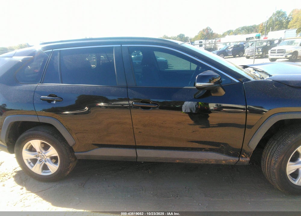 2021 TOYOTA RAV4 VIN: 2T3W1RFV0MW105847