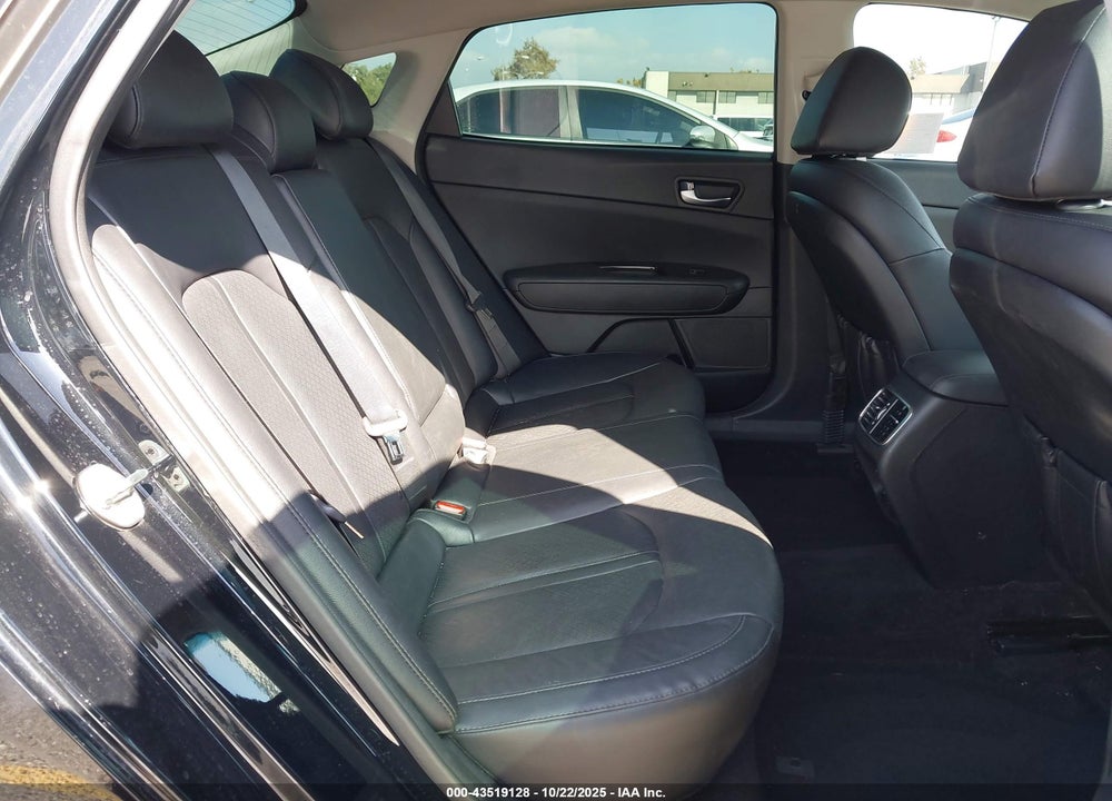 2019 KIA OPTIMA VIN: 5XXGU4L10KG339485