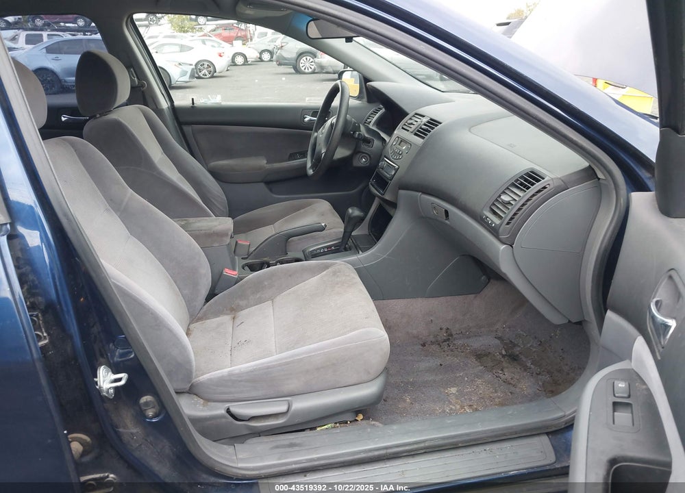 2004 HONDA ACCORD 2.4 LX VIN: JHMCM56314C030790