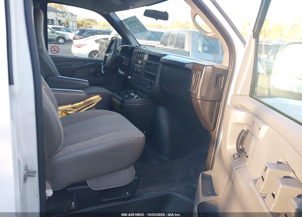 2008 CHEVROLET EXPRESS VIN: 1GCFH154981229481