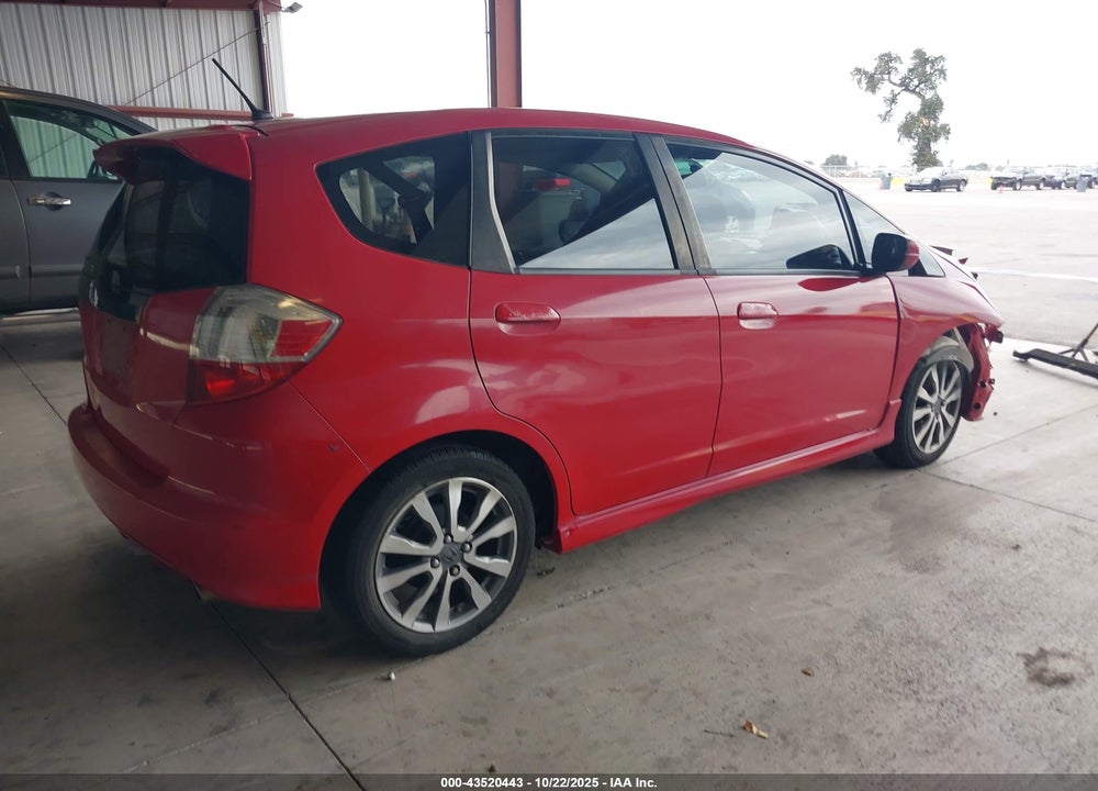 2013 HONDA FIT SPORT VIN: JHMGE8H58DC063168