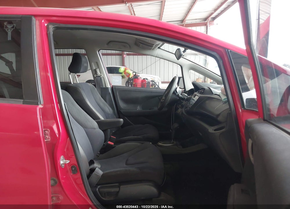 2013 HONDA FIT SPORT VIN: JHMGE8H58DC063168