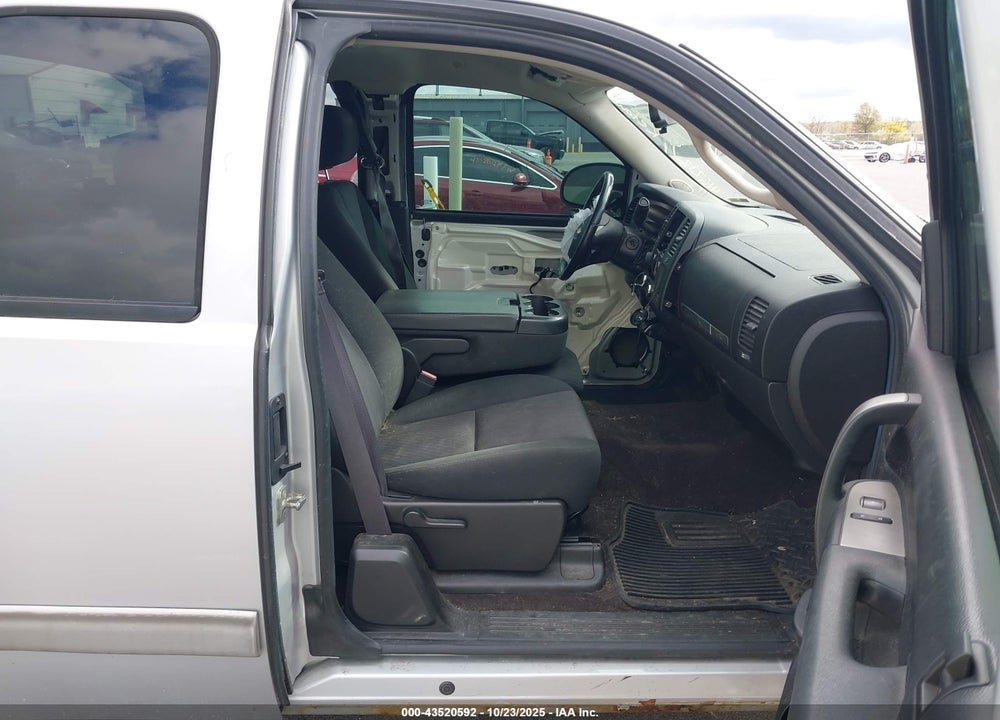 2013 CHEVROLET SILVERADO 1500 LT VIN: 1GCRKSE77DZ172384