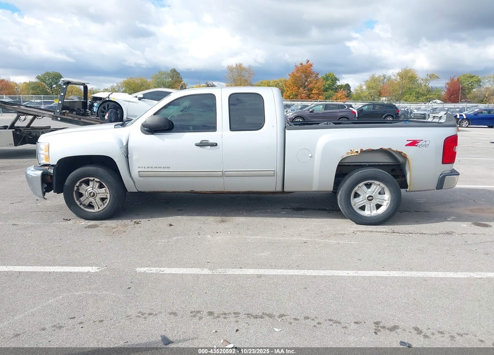 2013 CHEVROLET SILVERADO 1500 LT VIN: 1GCRKSE77DZ172384