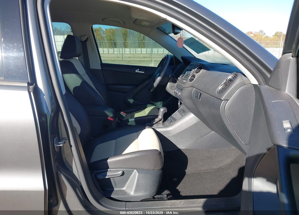 2016 VOLKSWAGEN TIGUAN S VIN: WVGBV7AX4GW028594