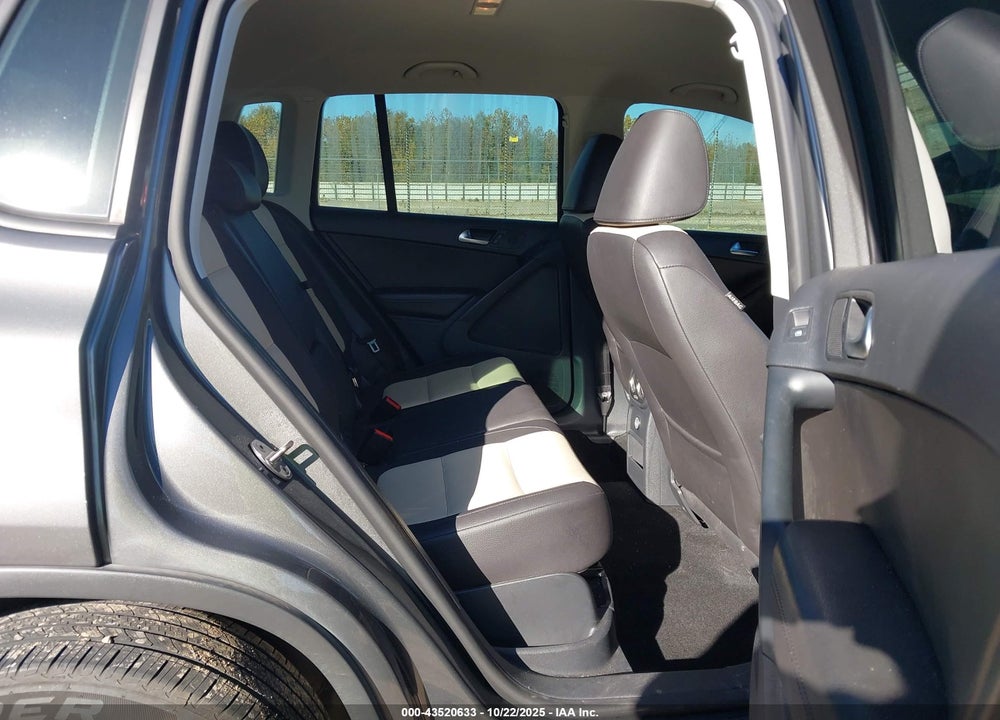2016 VOLKSWAGEN TIGUAN S VIN: WVGBV7AX4GW028594