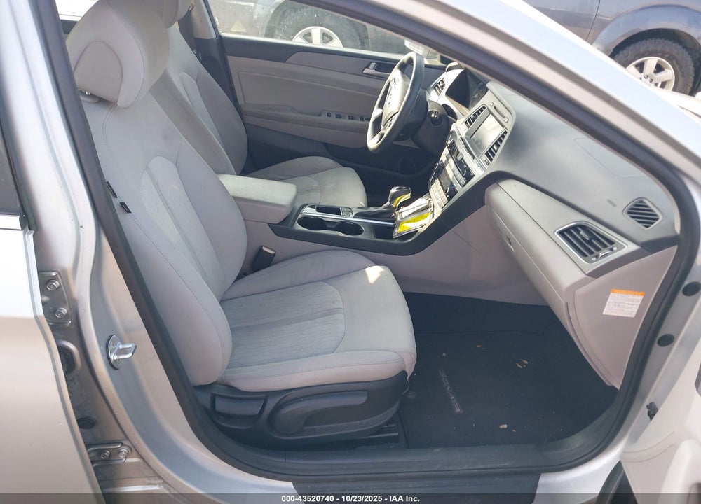 2017 HYUNDAI SONATA HYBRID VIN: KMHE24L1XHA056864
