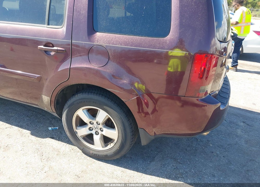 2009 HONDA PILOT EX-L VIN: 5FNYF38549B019796