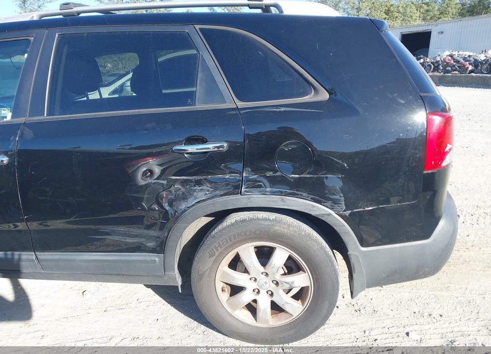 2013 KIA SORENTO LX VIN: 5XYKT3A65DG344282