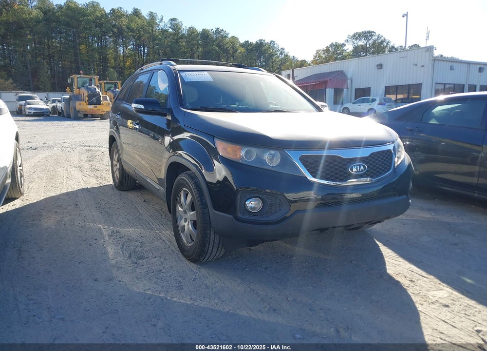 2013 KIA SORENTO LX VIN: 5XYKT3A65DG344282