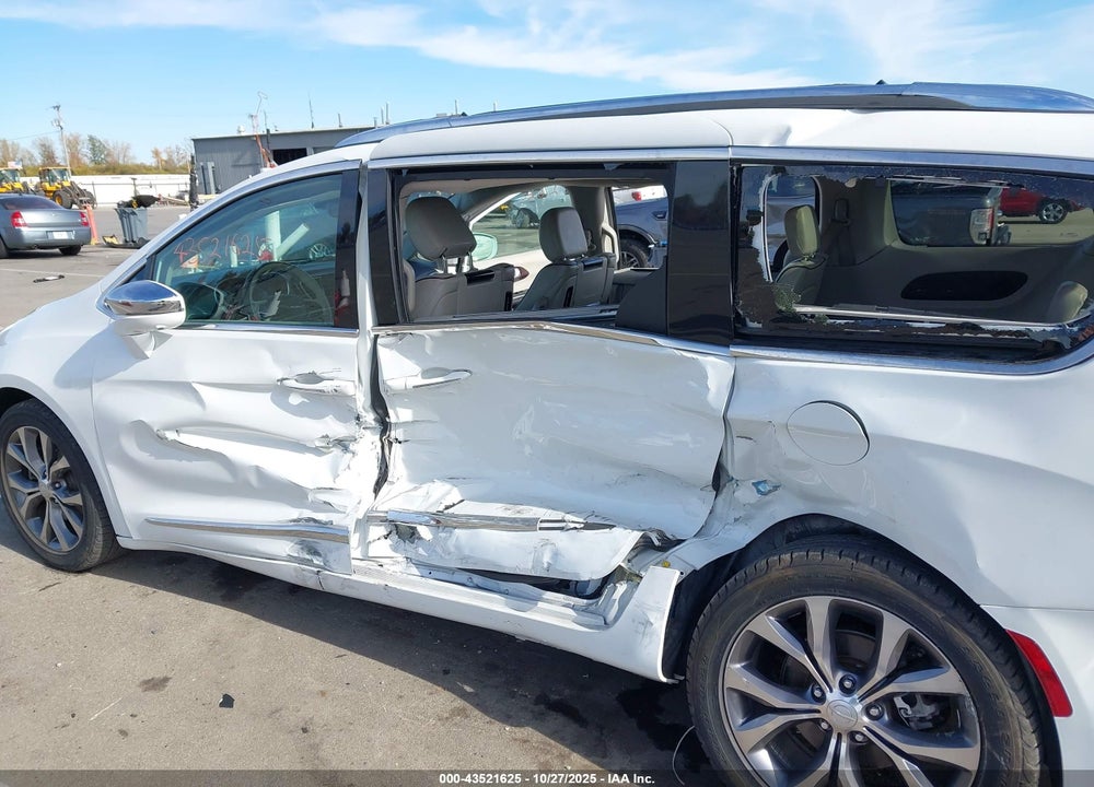 2018 CHRYSLER PACIFICA LIMITED VIN: 2C4RC1GG5JR117703
