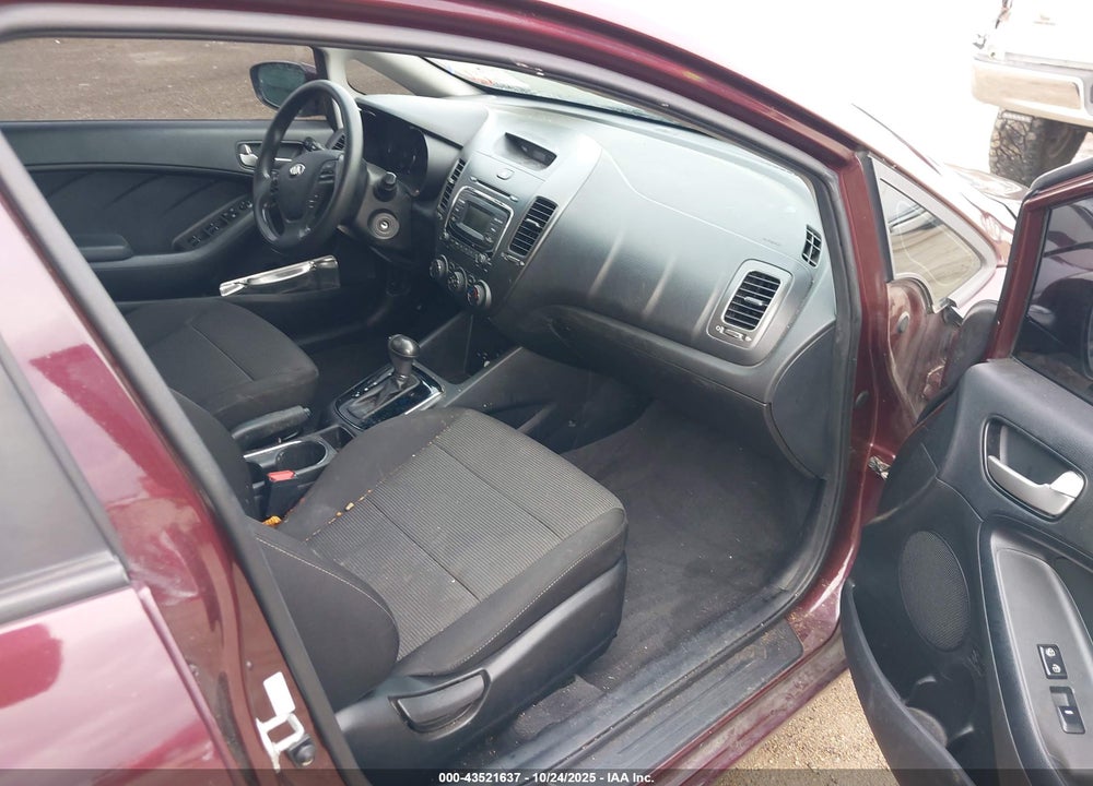 2018 KIA FORTE LX VIN: 3KPFK4A7XJE224070