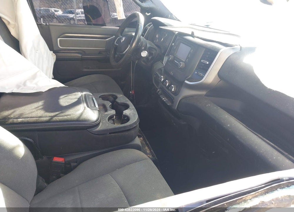 2021 RAM 2500 BIG HORN  4X4 6'4 BOX VIN: 3C6UR5DL8MG628468