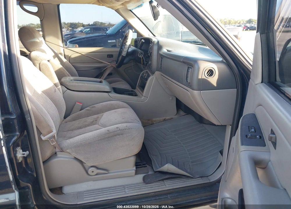 2005 CHEVROLET TAHOE LS VIN: 1GNEK13T05J184313