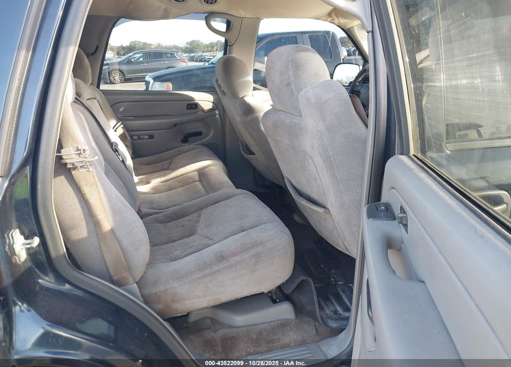 2005 CHEVROLET TAHOE LS VIN: 1GNEK13T05J184313
