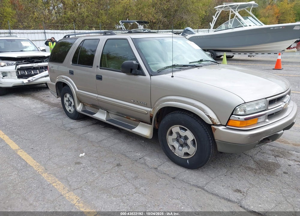 2002 CHEVROLET BLAZER LS VIN: 1GNDT13W02K144466