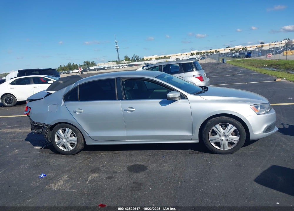 2013 VOLKSWAGEN JETTA 2.5L SE VIN: 3VWDP7AJ8DM220922