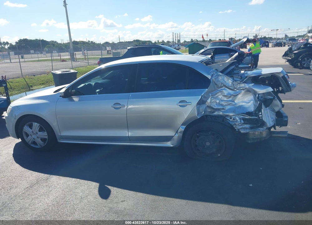 2013 VOLKSWAGEN JETTA 2.5L SE VIN: 3VWDP7AJ8DM220922