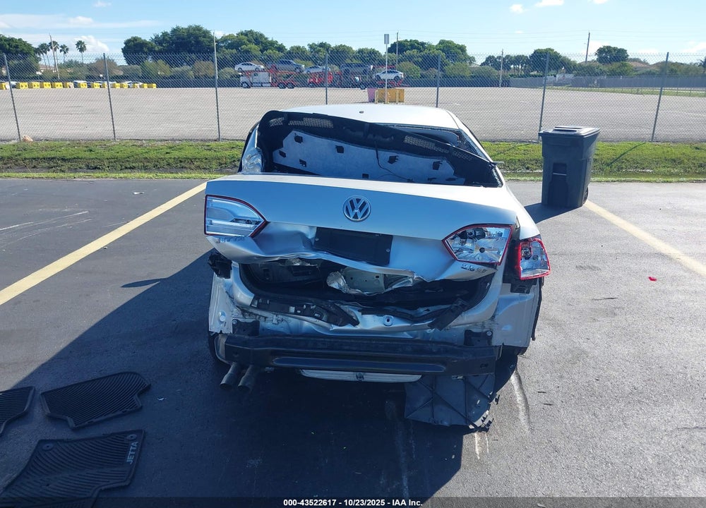 2013 VOLKSWAGEN JETTA 2.5L SE VIN: 3VWDP7AJ8DM220922