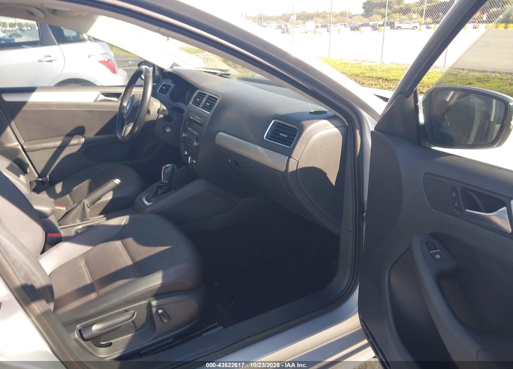 2013 VOLKSWAGEN JETTA 2.5L SE VIN: 3VWDP7AJ8DM220922