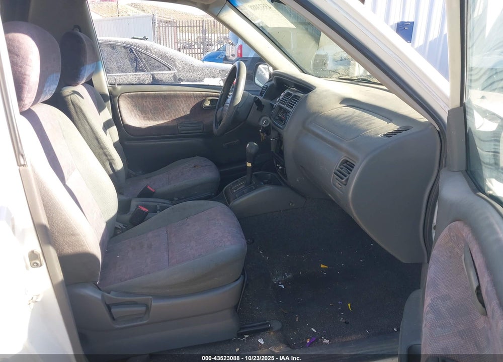 1999 CHEVROLET TRACKER VIN: 2CNBE18C2X6924158