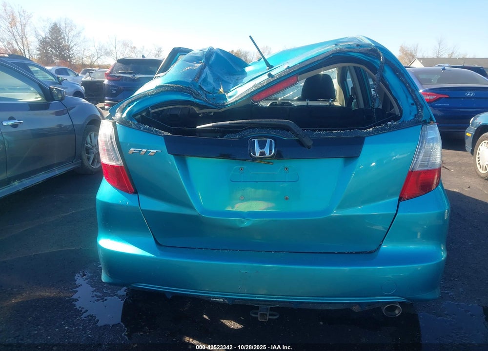 2013 HONDA FIT SPORT VIN: JHMGE8H5XDC016823