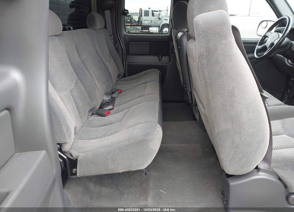 2005 CHEVROLET SILVERADO 1500 Z71 VIN: 1GCEK19T65E318895