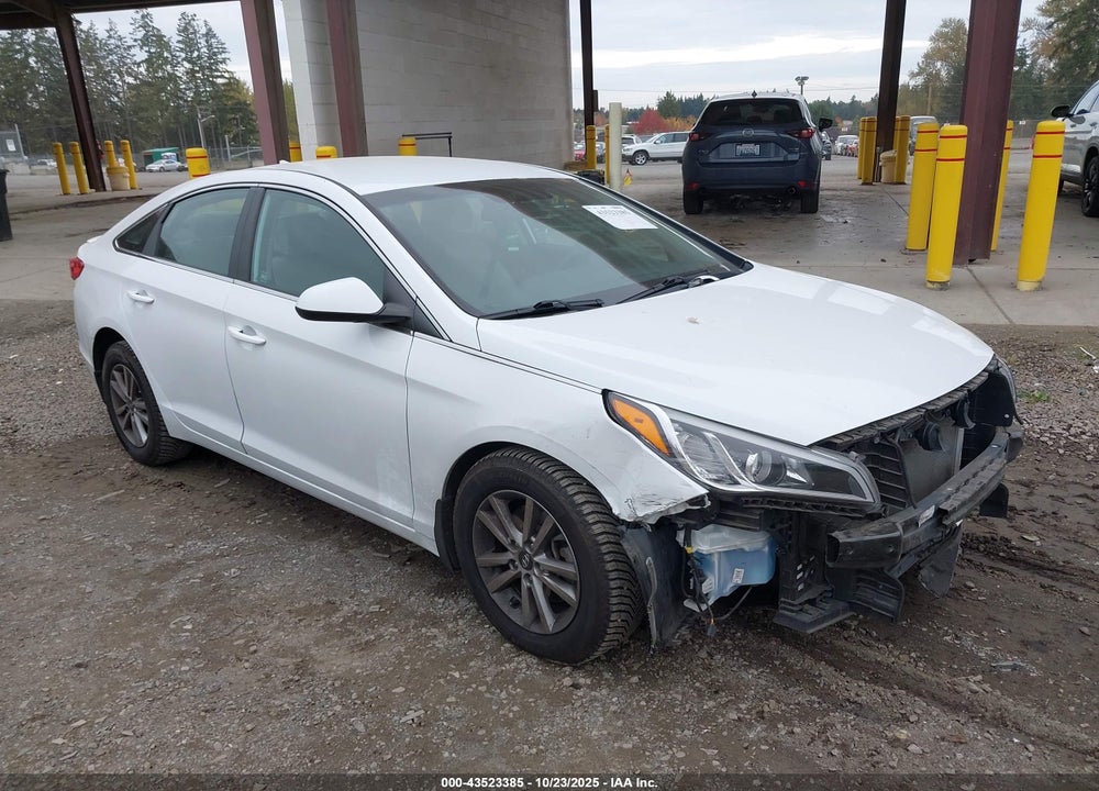 2015 HYUNDAI SONATA SE VIN: 5NPE24AF9FH044682