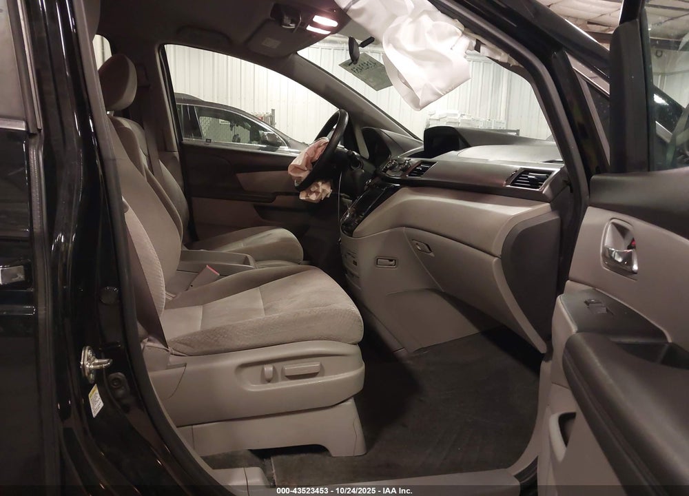 2016 HONDA ODYSSEY SE VIN: 5FNRL5H38GB166627