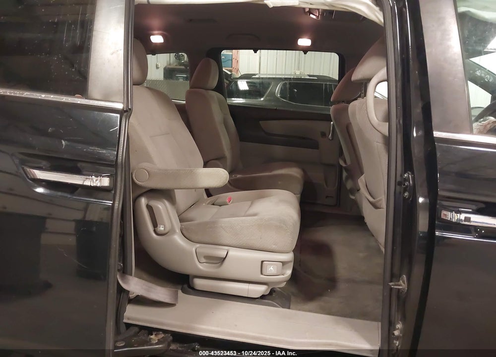 2016 HONDA ODYSSEY SE VIN: 5FNRL5H38GB166627