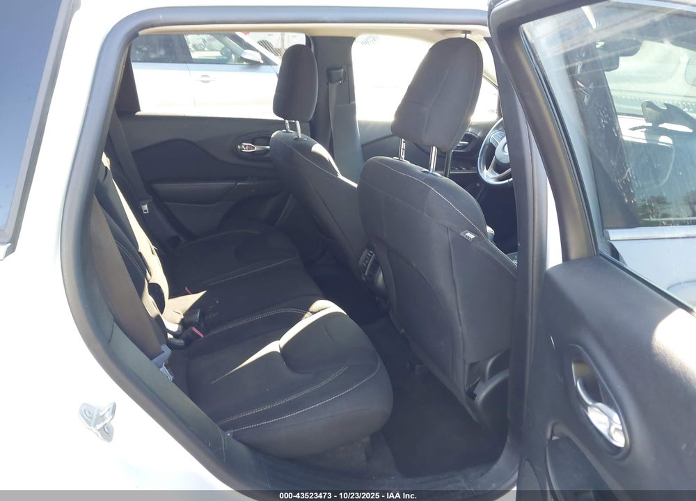 2017 JEEP CHEROKEE VIN: 1C4PJLCB3HW522138