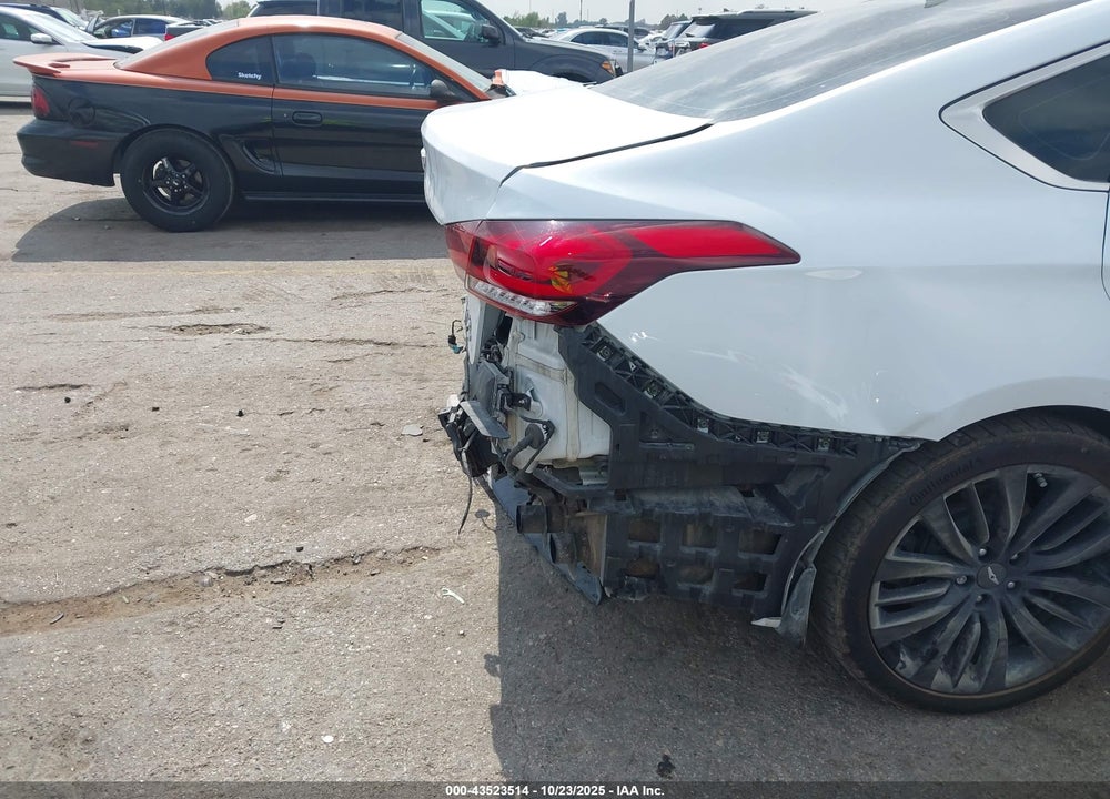 2018 HYUNDAI GENESIS VIN: KMHGN4JF5JU235090