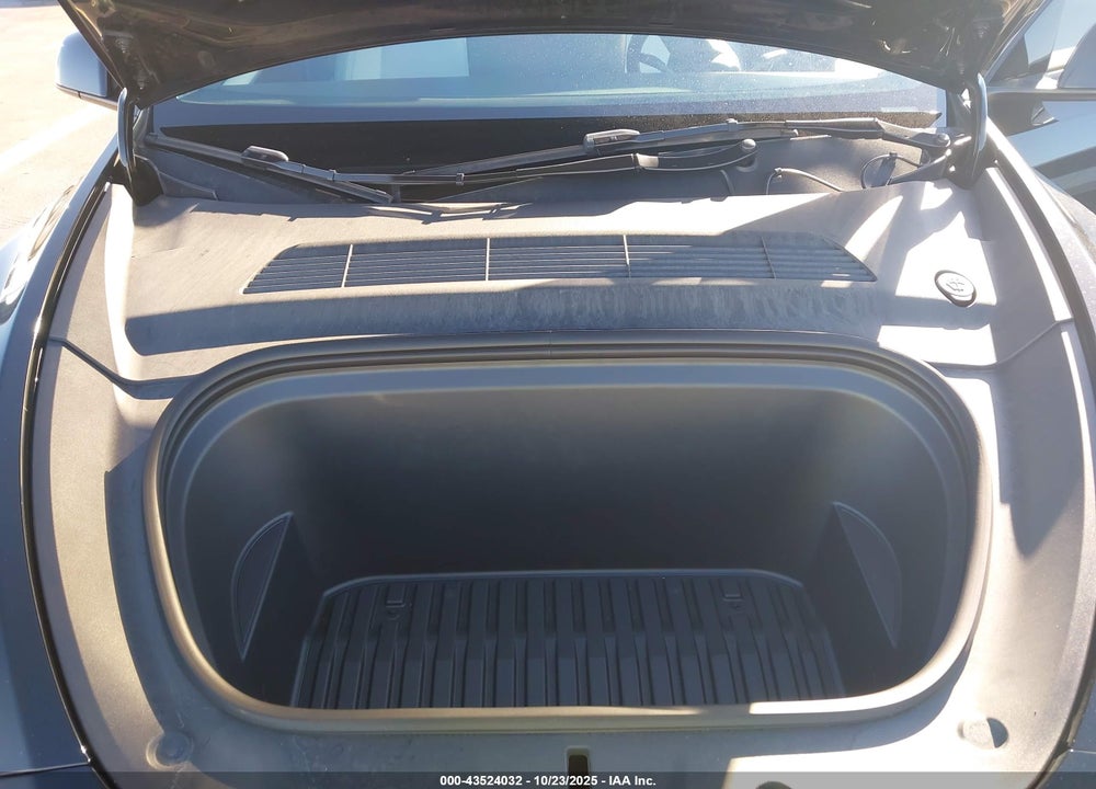 2024 TESLA MODEL Y LONG RANGE DUAL MOTOR ALL-WHEEL DRIVE VIN: 7SAYGDEEXRA276615