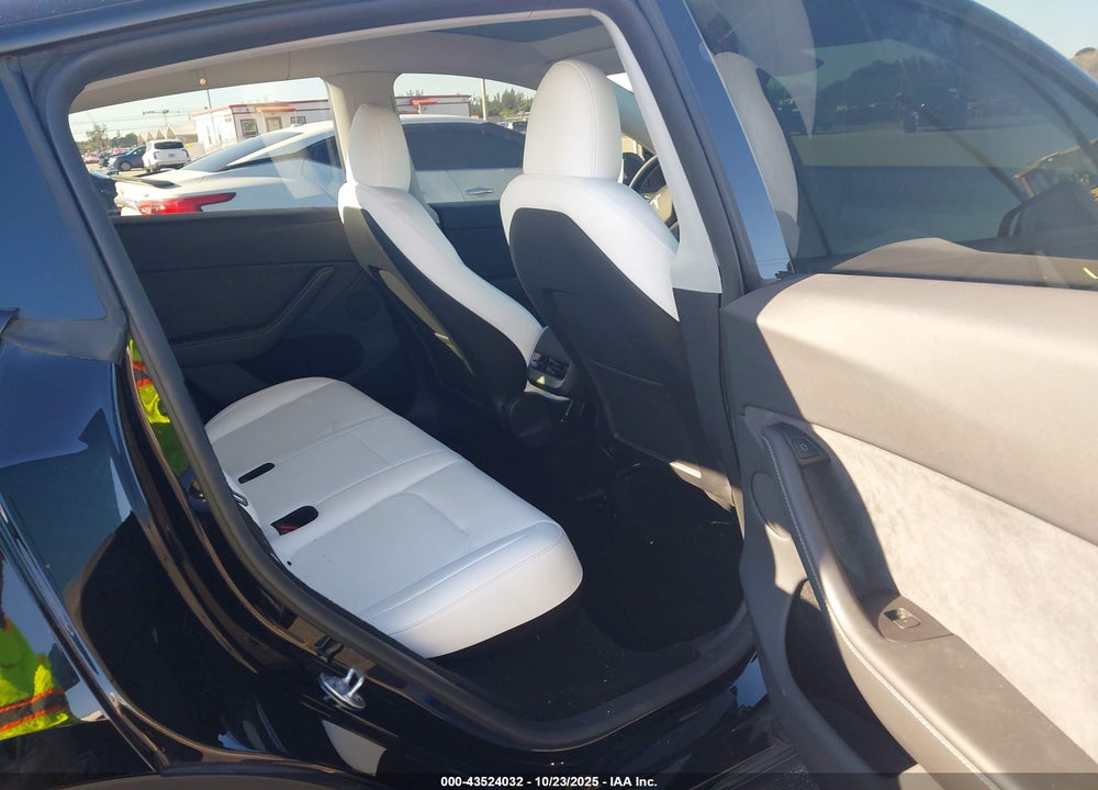 2024 TESLA MODEL Y LONG RANGE DUAL MOTOR ALL-WHEEL DRIVE VIN: 7SAYGDEEXRA276615