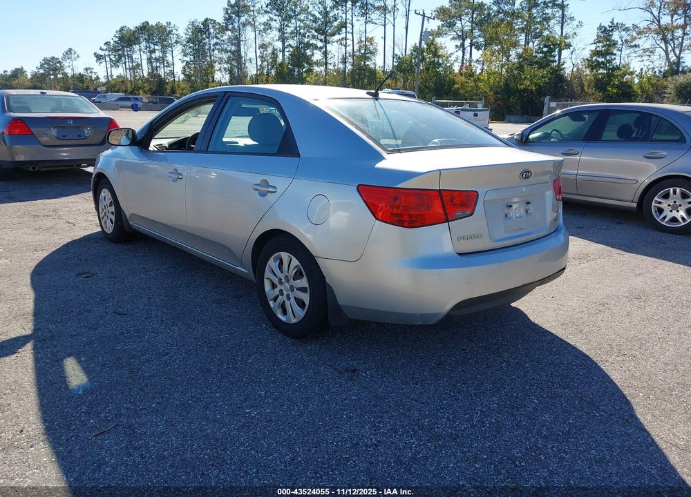 2011 KIA FORTE EX VIN: KNAFU4A21B5891358